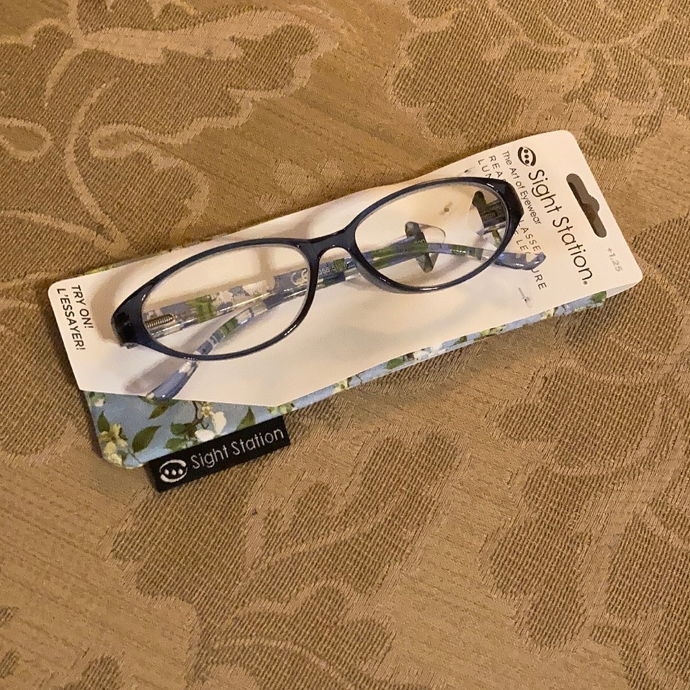 COPY - COPY - NWT Sight Station reading glasses and coordinating case.